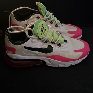 Women’s Nike barely worn , great condition